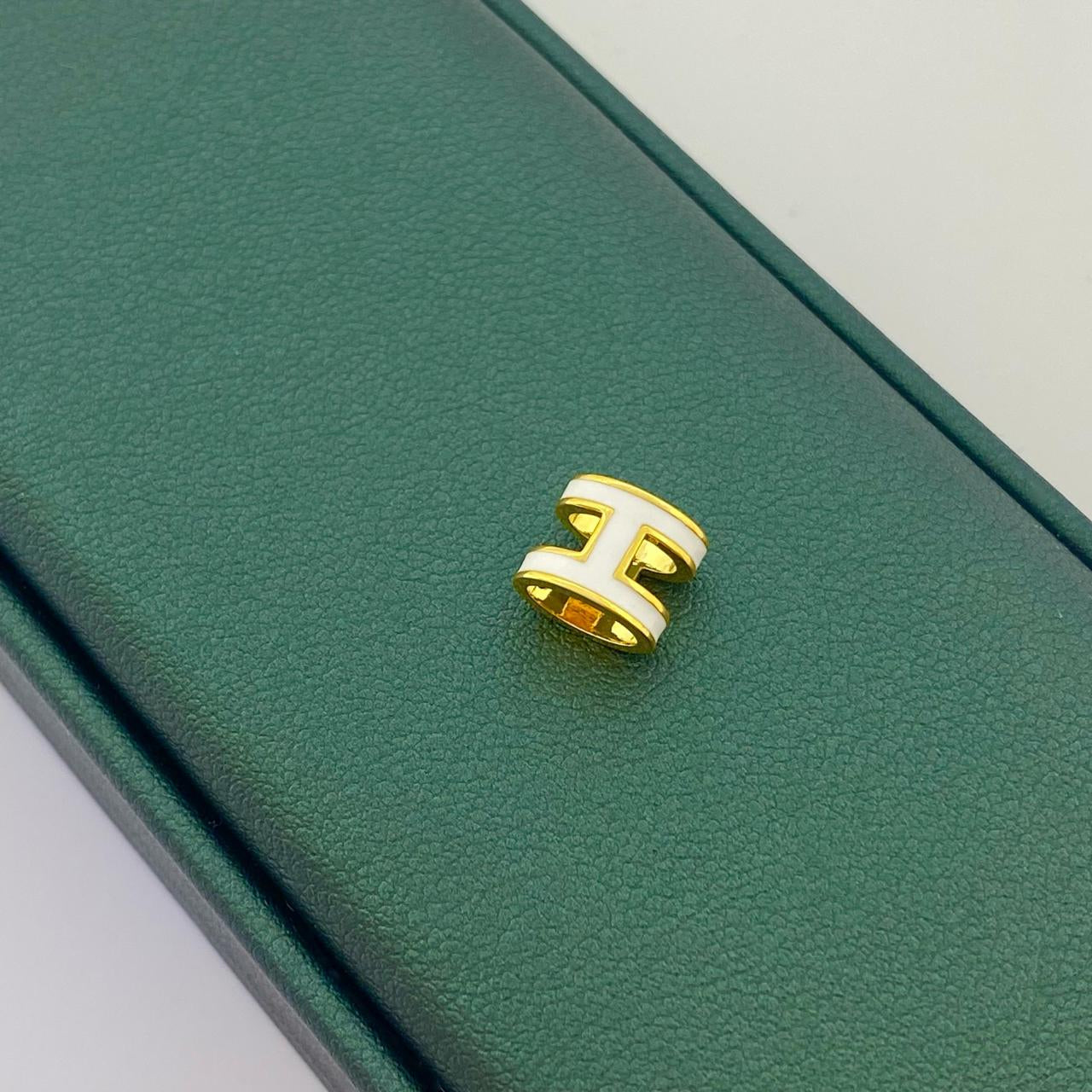 18k Gold H Pendant