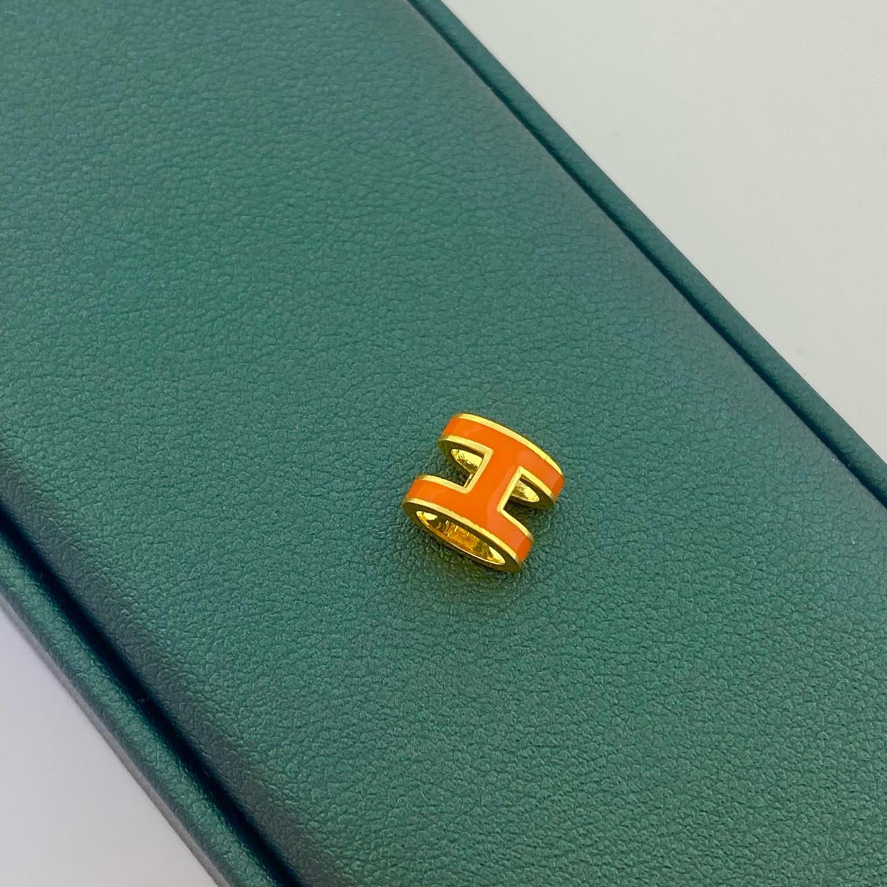 18k Gold H Pendant
