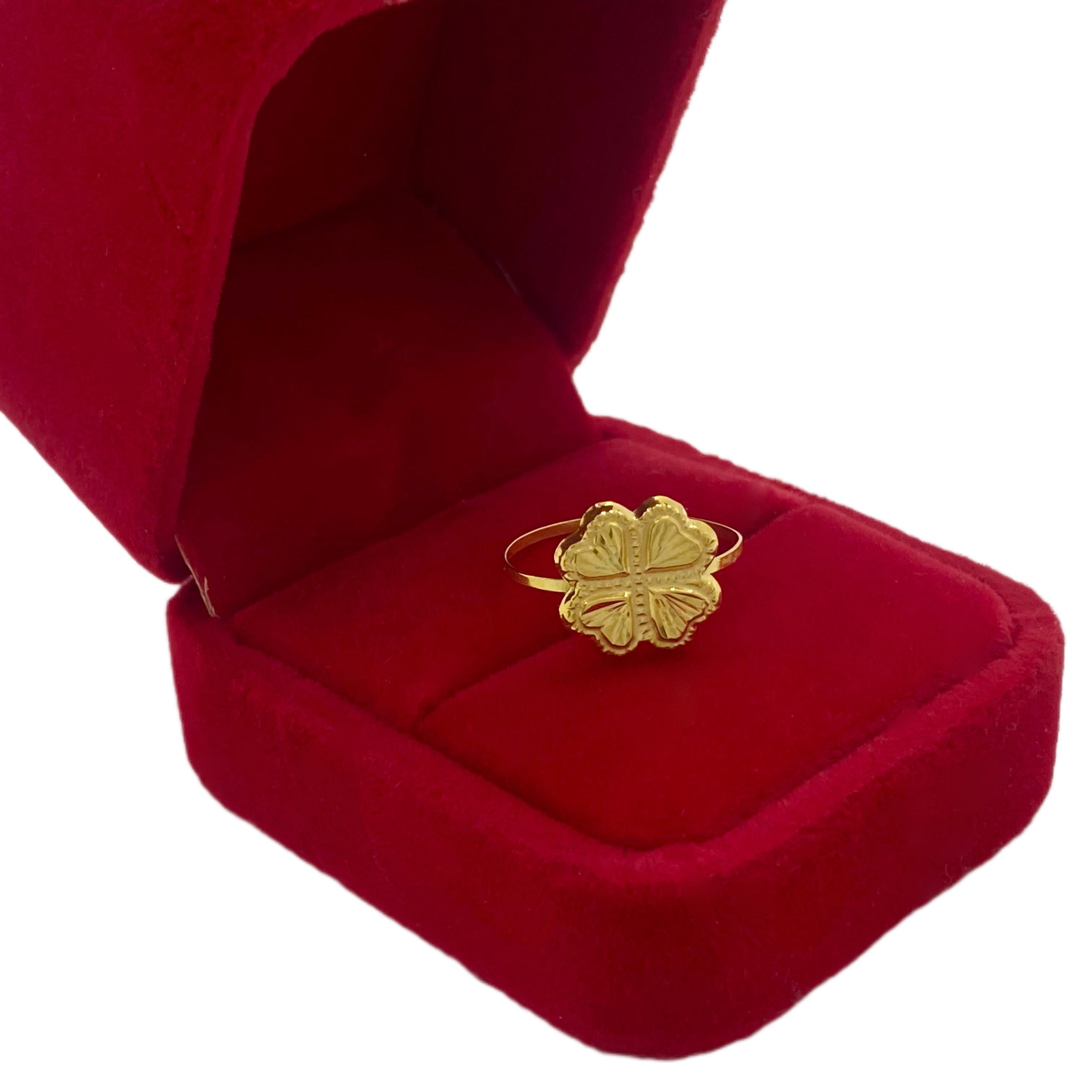 18k Gold 4 Heart Flower Ring