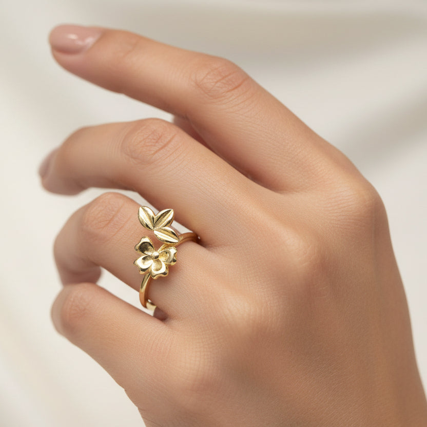 18k Gold Ribbon with 3 Petal Ring